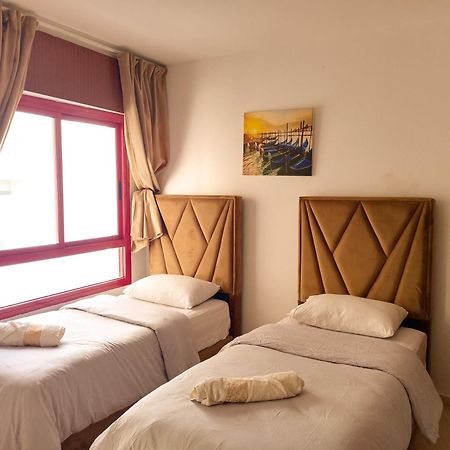 Amazing Appartement " Avec Climatisation " Au Centre Ville En Face Hilton & Gare Train De Tgv De Tanger 2N Танжер Екстериор снимка