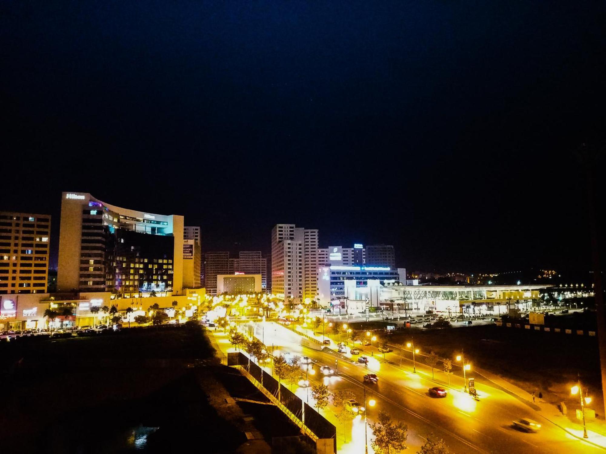 Amazing Appartement " Avec Climatisation " Au Centre Ville En Face Hilton & Gare Train De Tgv De Tanger 2N Танжер Екстериор снимка
