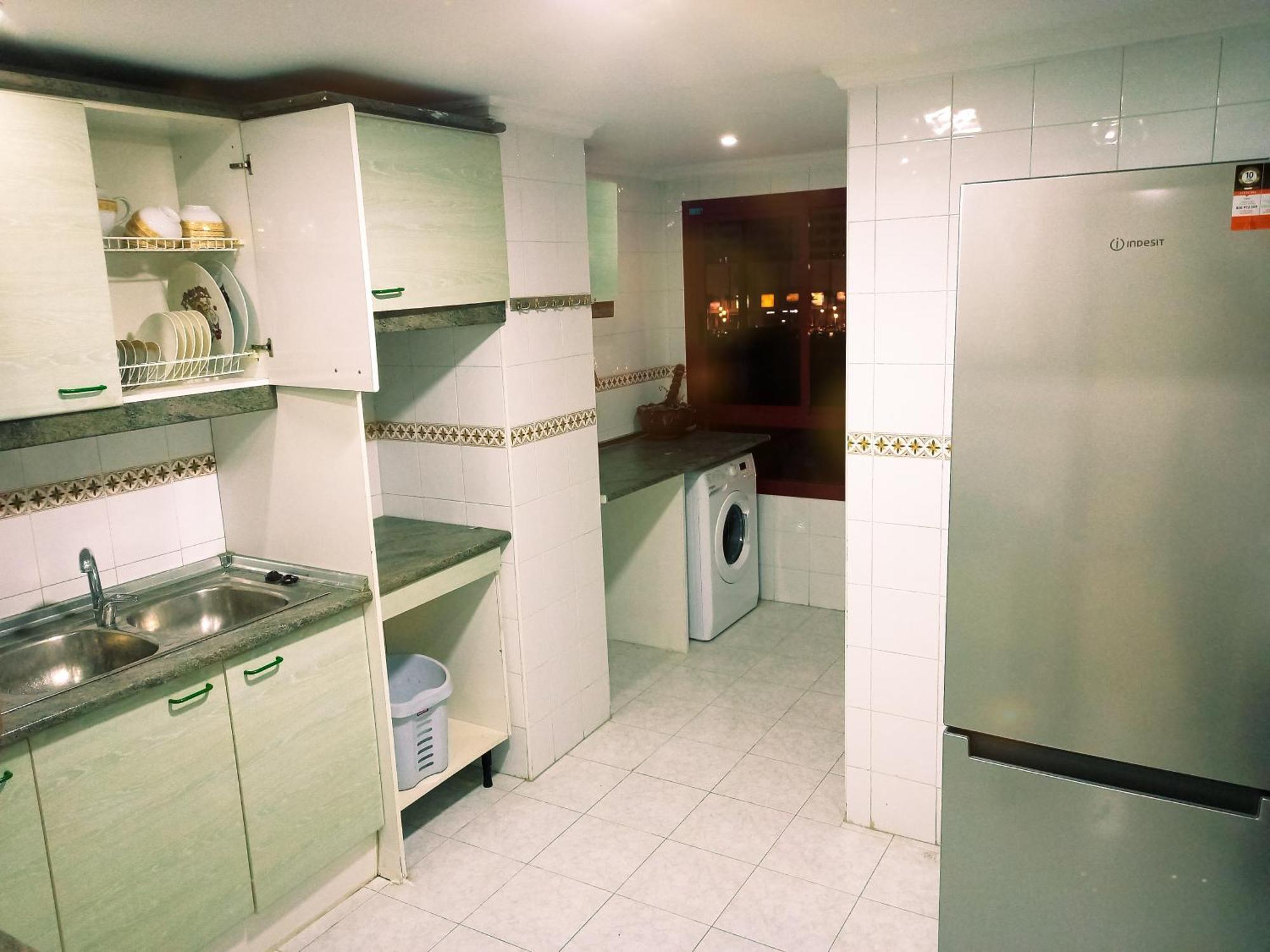 Amazing Appartement " Avec Climatisation " Au Centre Ville En Face Hilton & Gare Train De Tgv De Tanger 2N Танжер Екстериор снимка