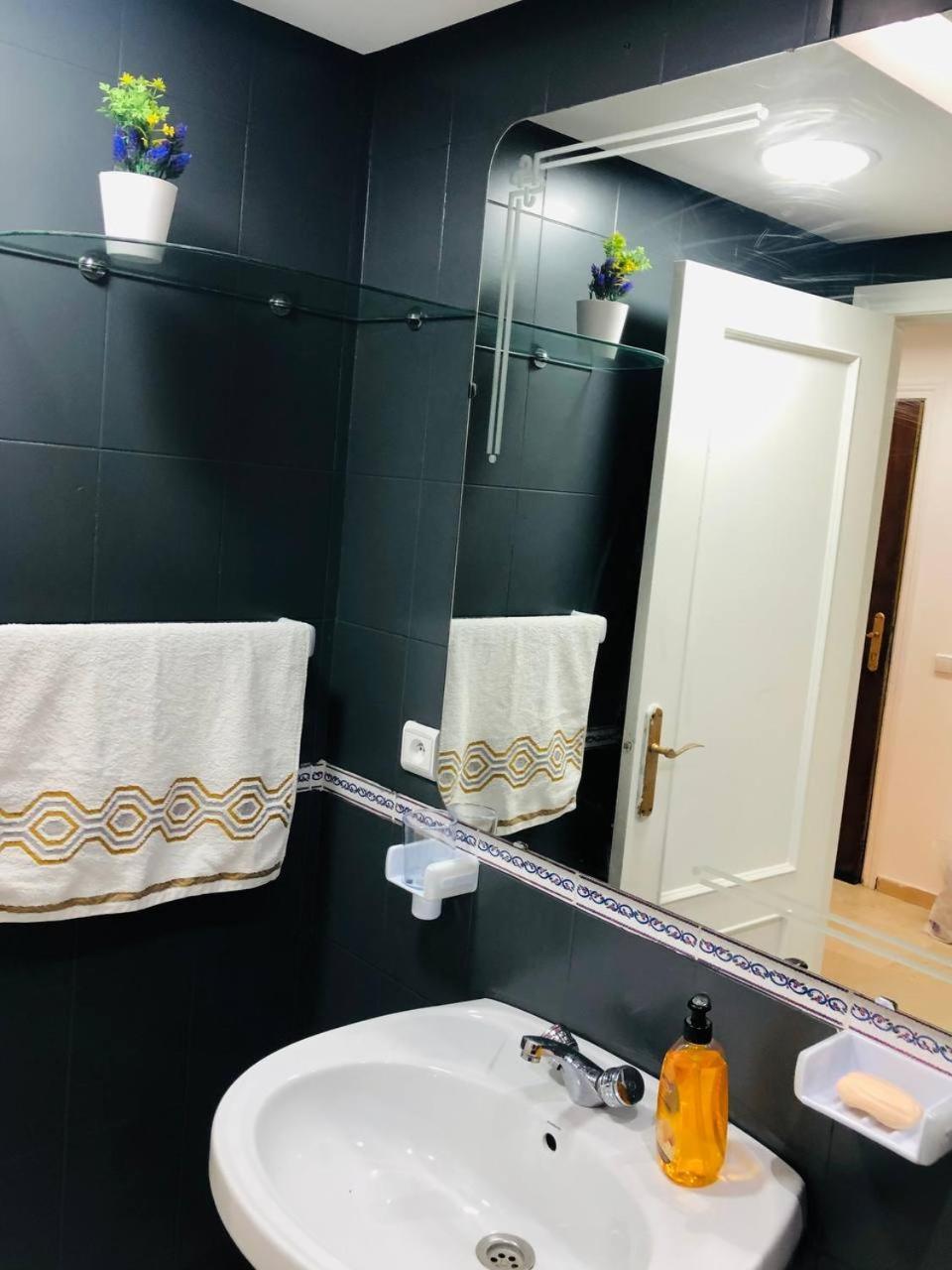 Amazing Appartement " Avec Climatisation " Au Centre Ville En Face Hilton & Gare Train De Tgv De Tanger 2N Танжер Екстериор снимка